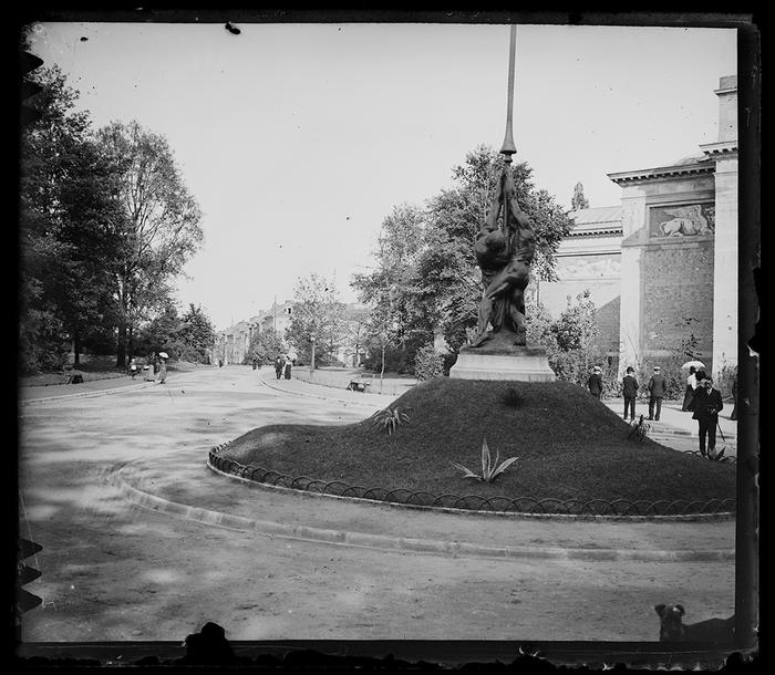 Gand. Le phare de Van Biesbroeck en face du nouveau musée