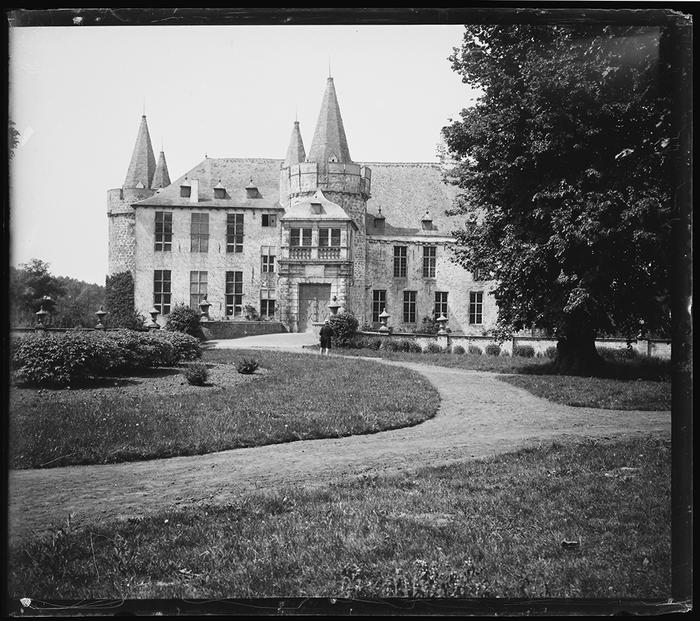Laarne. Château de Laarne pris de l'intérieur de la cour