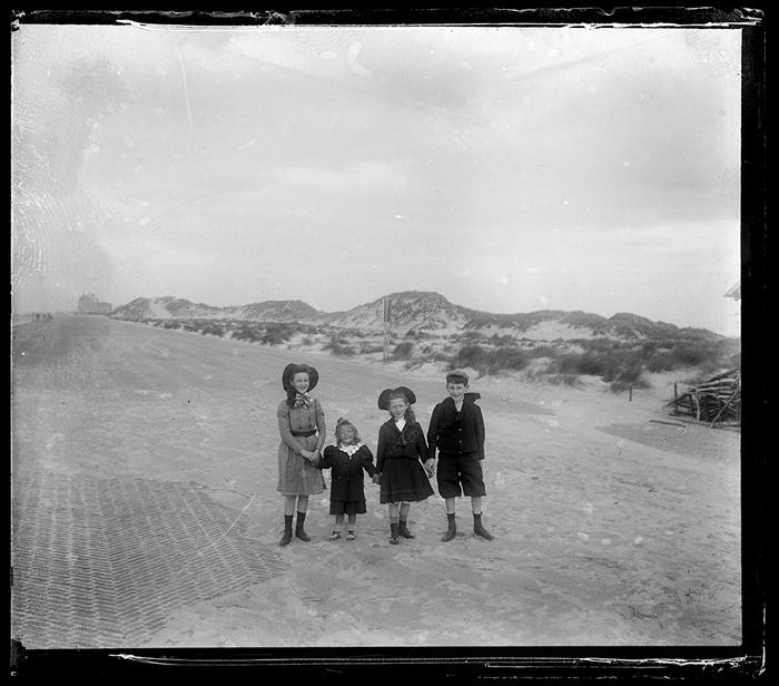 Les enfants du Professeur van Imschoot et la fille d'Alphonse Roessch