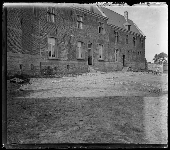 Mons. Sainte Waudru et le Beffroi vu de la gare