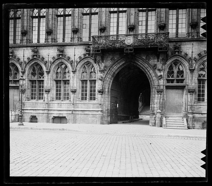 Mons. Hôtel de Ville