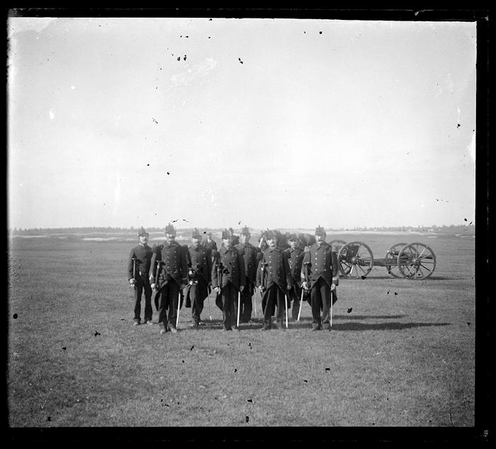 Mons. Artillerie. Les canons