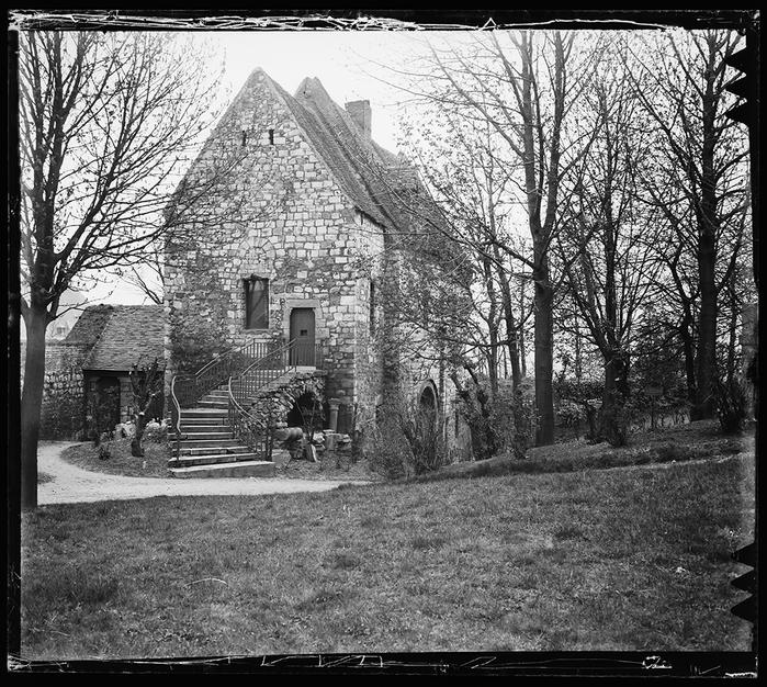 Mons. La Chapelle des Comtes de Hainaut au Square du Château