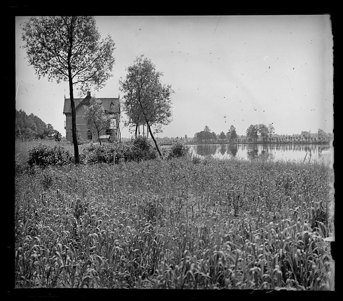 Laarne. Villas au bord des étangs