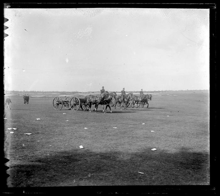 Mons. Artillerie. Les canons