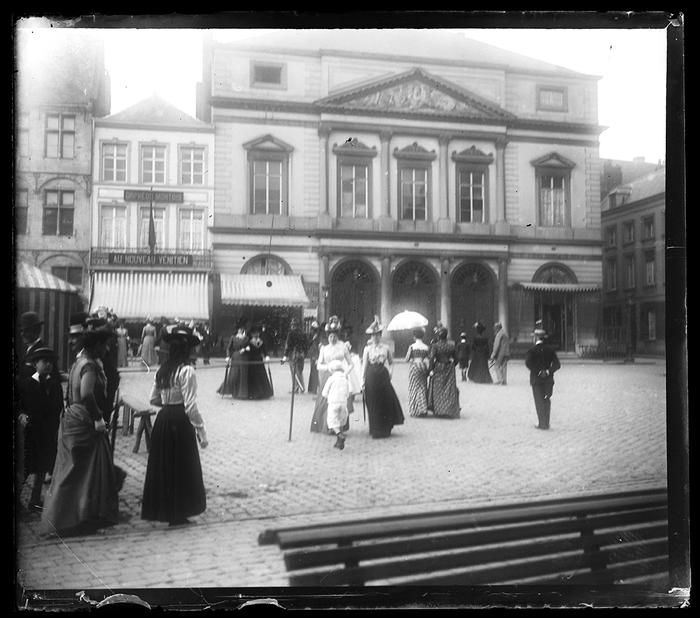 Mons. Passants pris du banc de l'Amitié