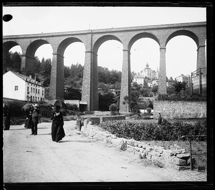 Luxembourg. Le grand viaduc vu de dessous