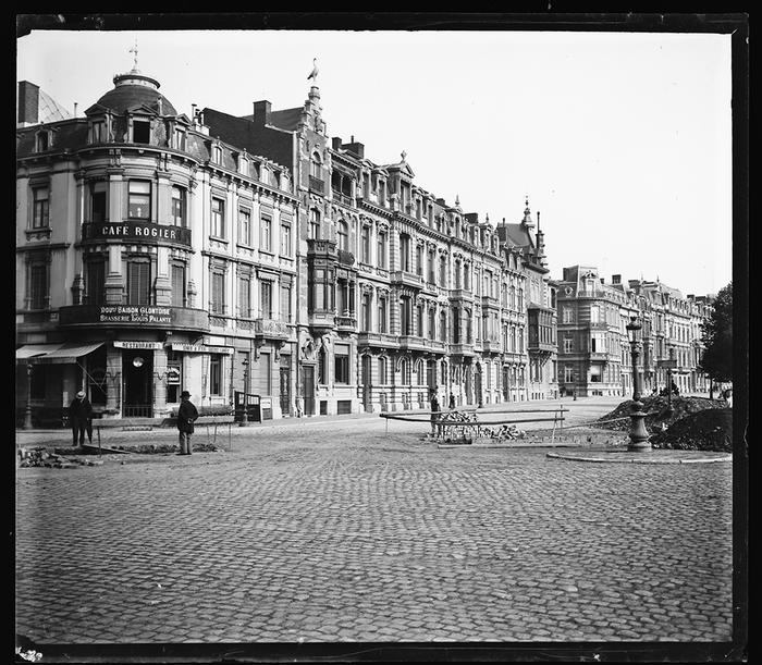 Liège. Avenue Rogier vue du rond-point Charlemagne