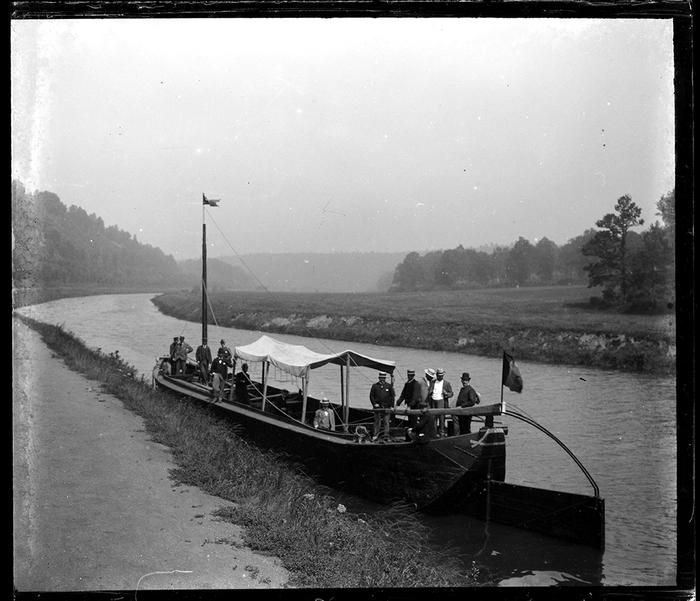Lobbes. Le Jeune Barreau en bateau sur la Sambre, de Lobbes à Landelies