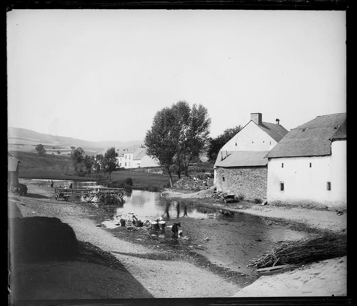 Martelange. Vue sur la Sure prise du pont du centre du village