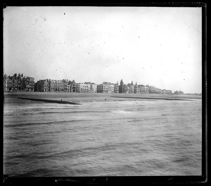 Ostende. La digue vue de l’extrémité de l'estacade