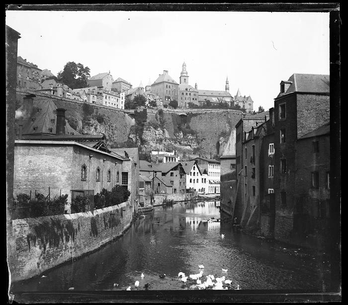 Luxembourg. Vue prise d'un pont de la ville basse